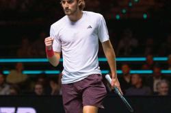 开云体育登录-西班牙网球队爆冷欧洲网球队，西西帕斯完成帽子戏法的简单介绍