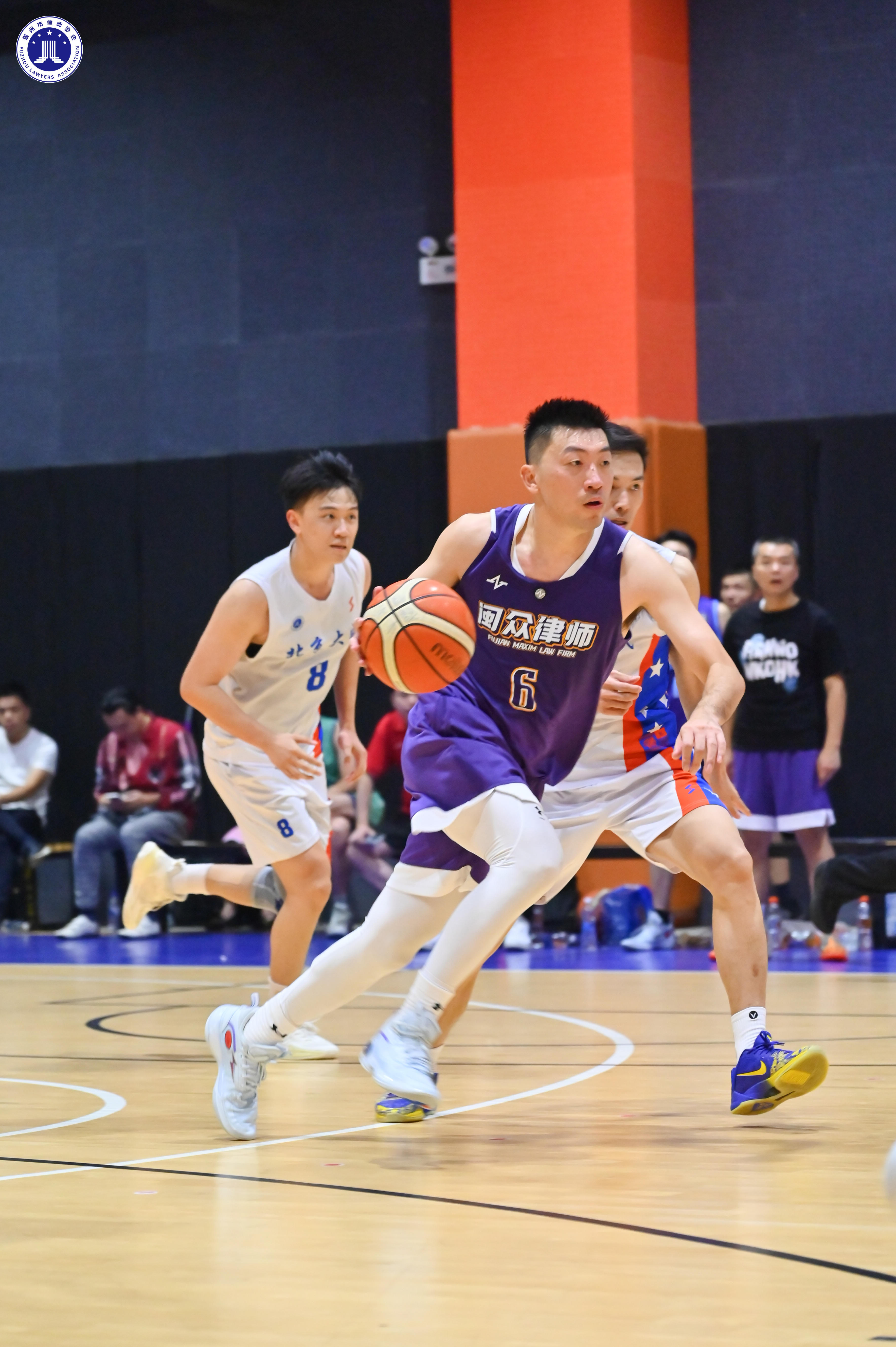 体育界焦点集中，篮球精彩对决精彩激烈