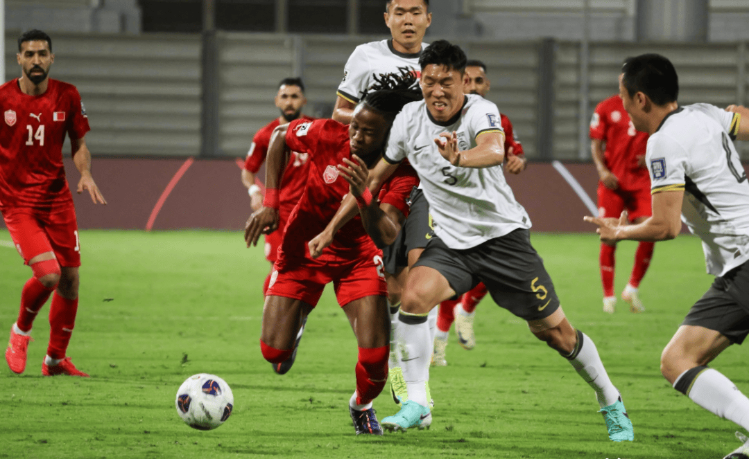 关于足球比赛中哪位球员表现最出色,值得称赞?的信息 关于足球比赛中哪位球员表现最出色,值得称赞?的信息