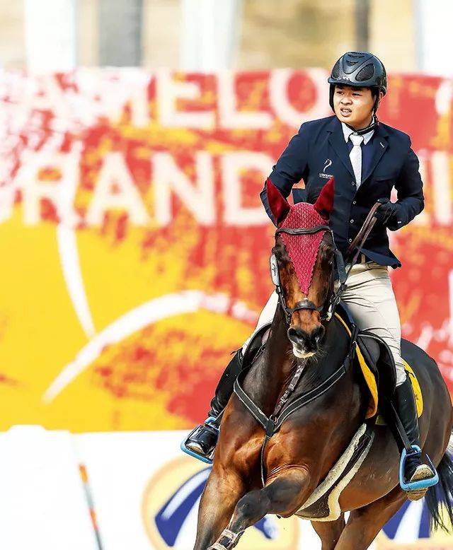 足坛闪耀的女神们，勇往直前无惧挑战