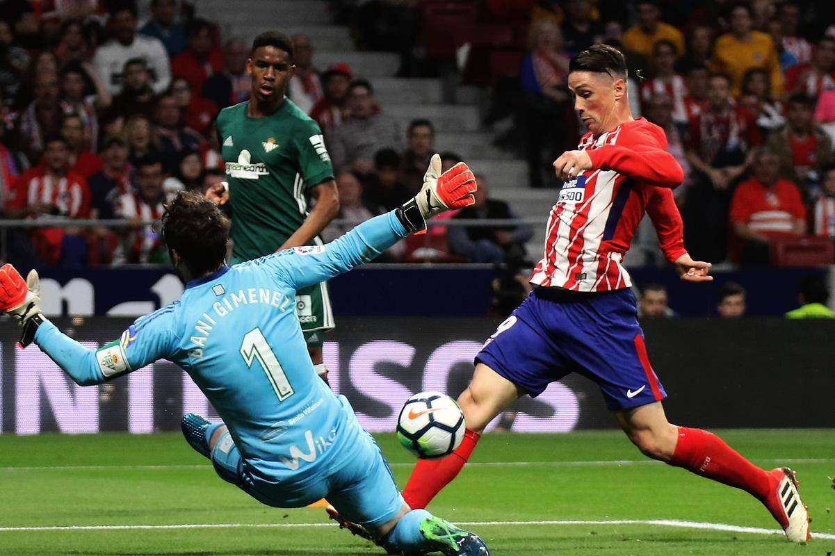 西甲联赛再迎强强对决，双方争夺胜利