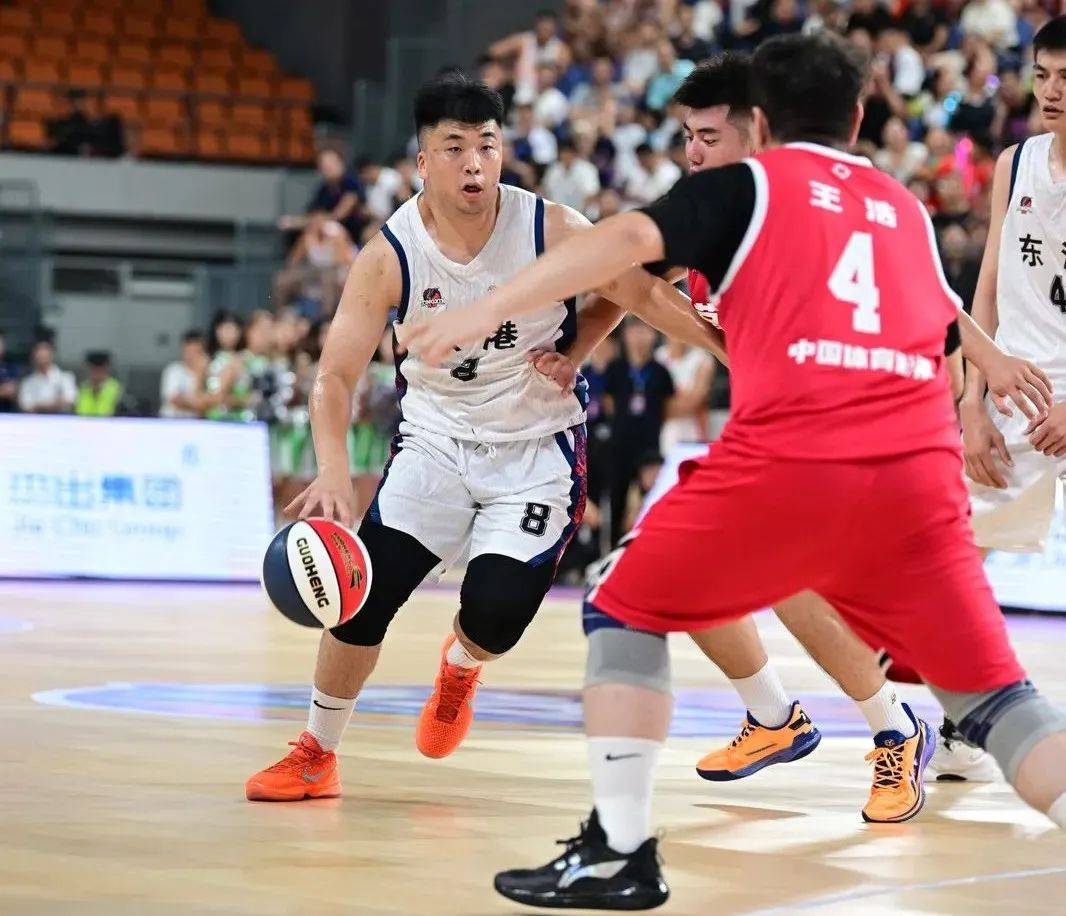 精湛技术展现出色，球员战术精准操作的简单介绍