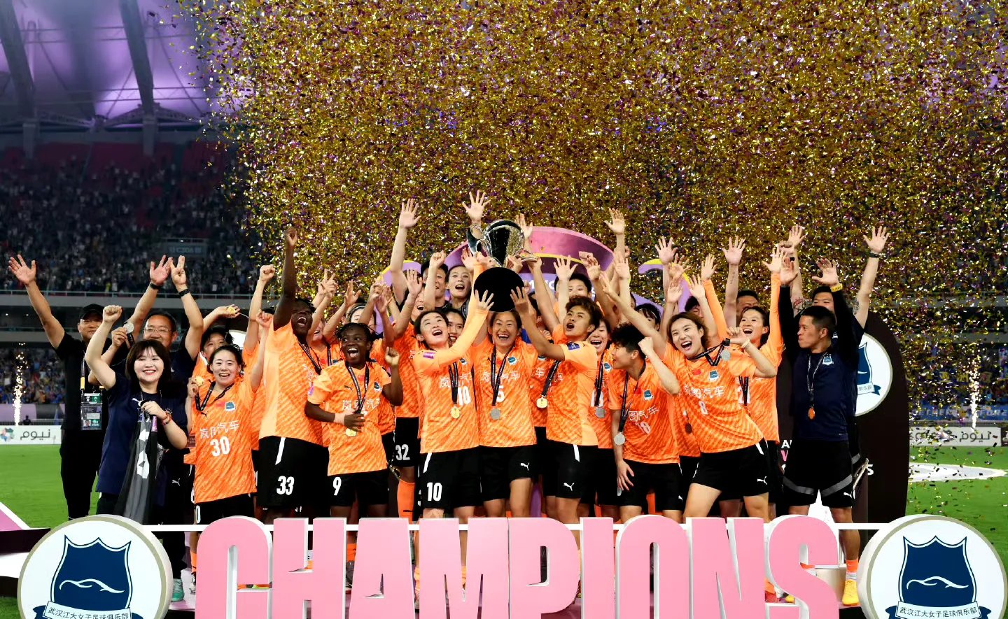 包含劲旅对拼：女足锦标赛竞逐胜利的词条