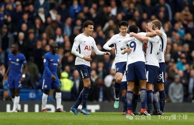 包含富勒姆客场抢分，保级竞争日渐白热化的词条