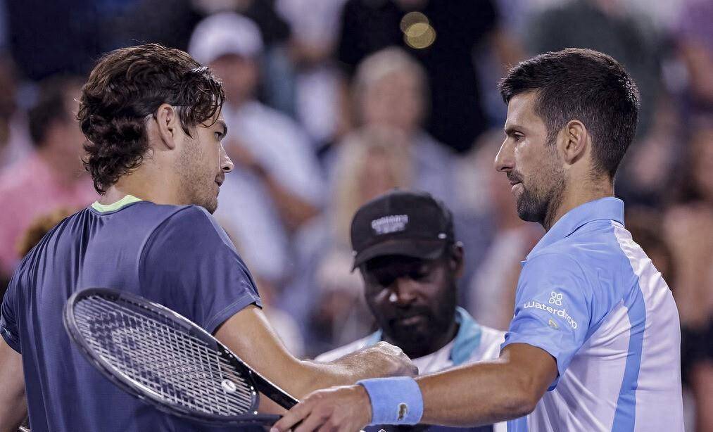 包含英国网球队碾压法国网球队，德约科维奇统治全场的词条