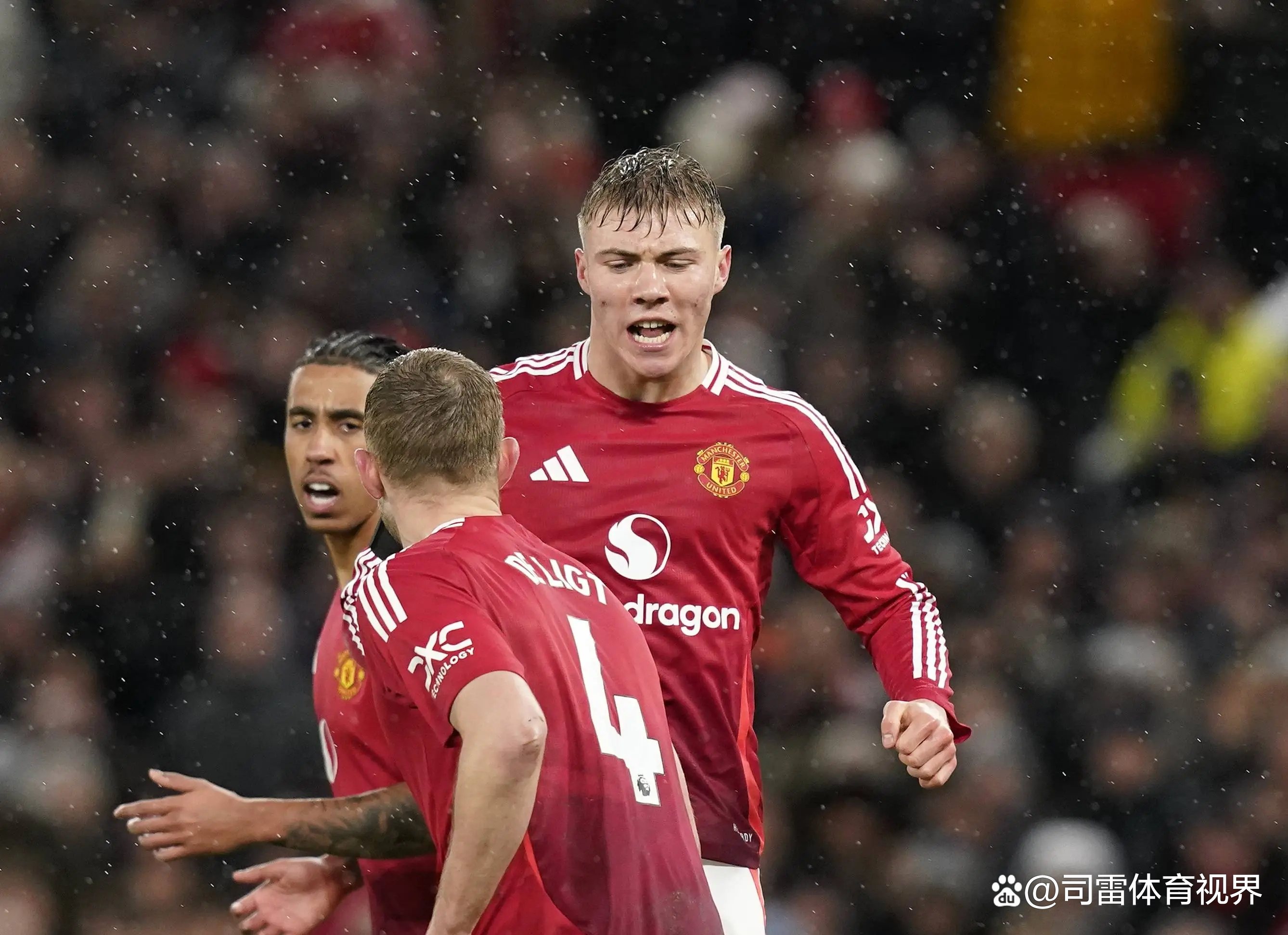 曼联主场大胜，积分榜一跃登顶