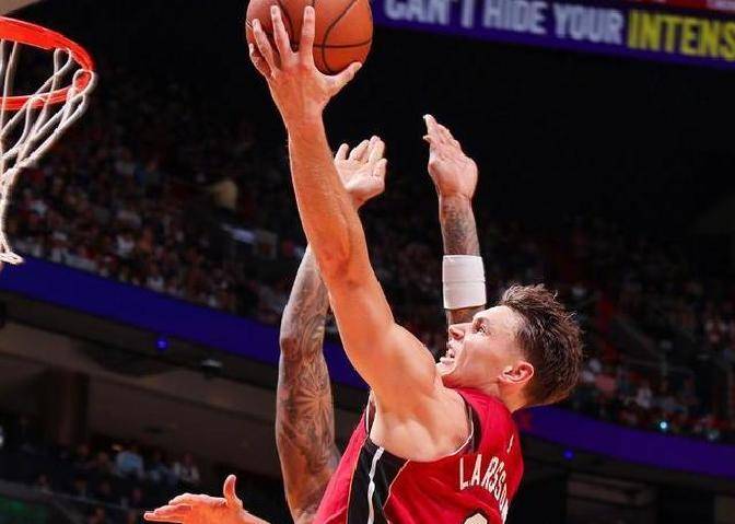 热火绝杀鹈鹕，保罗带队取胜