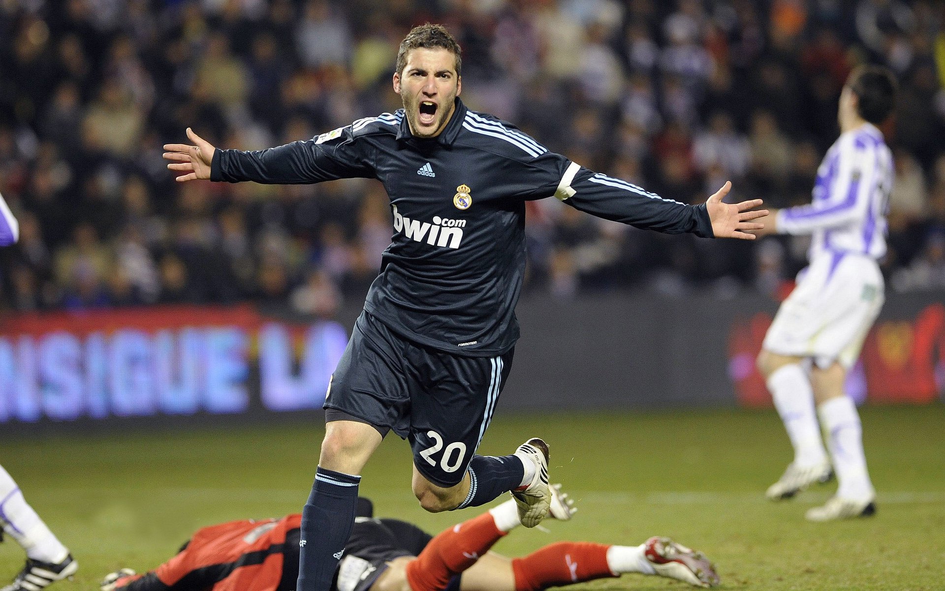 暗夜中的恒星，恩佐在NBA季后赛之夜的稳定引力