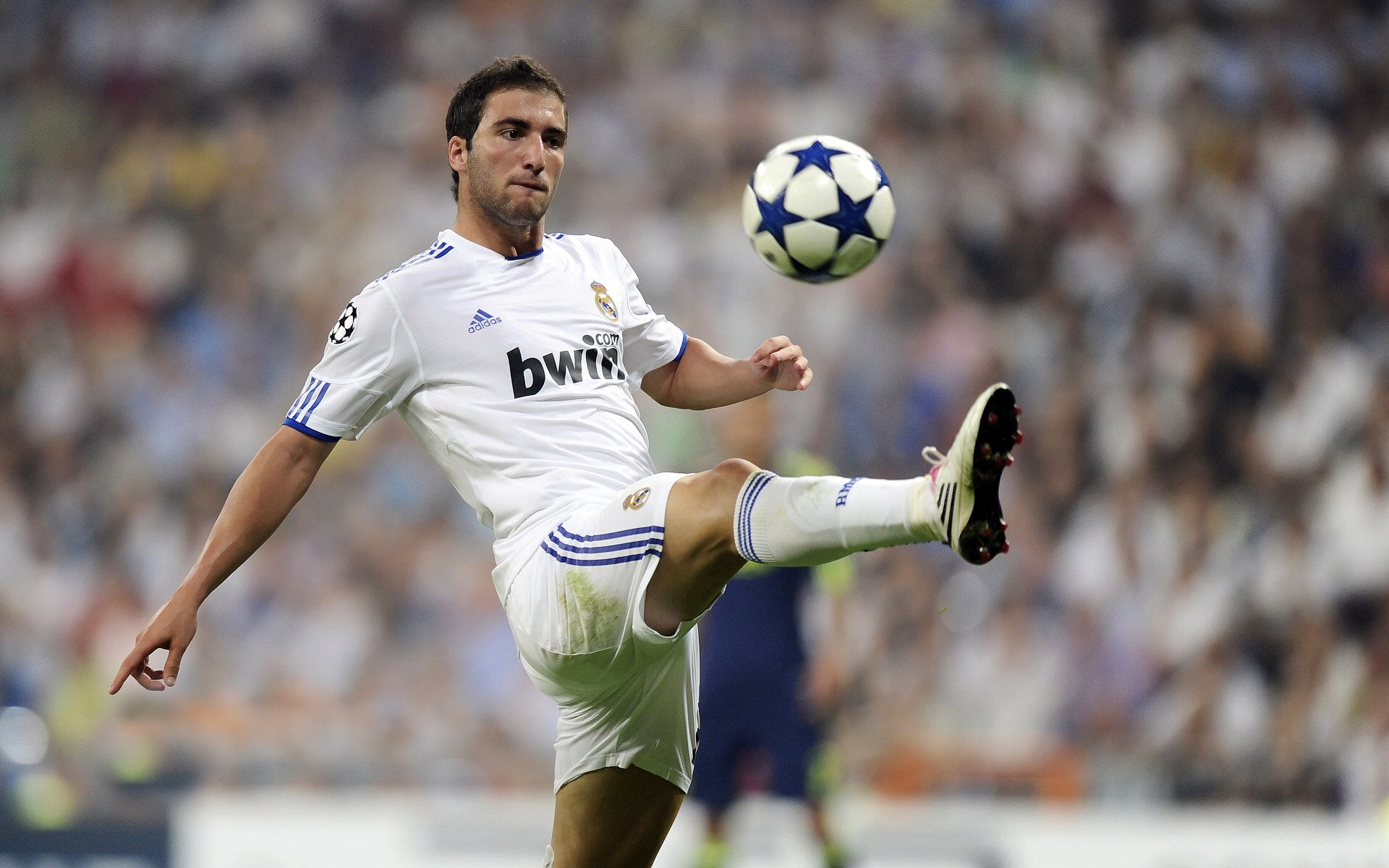 戈贝尔的沉默主宰，马刺决胜时刻如何刺穿活塞