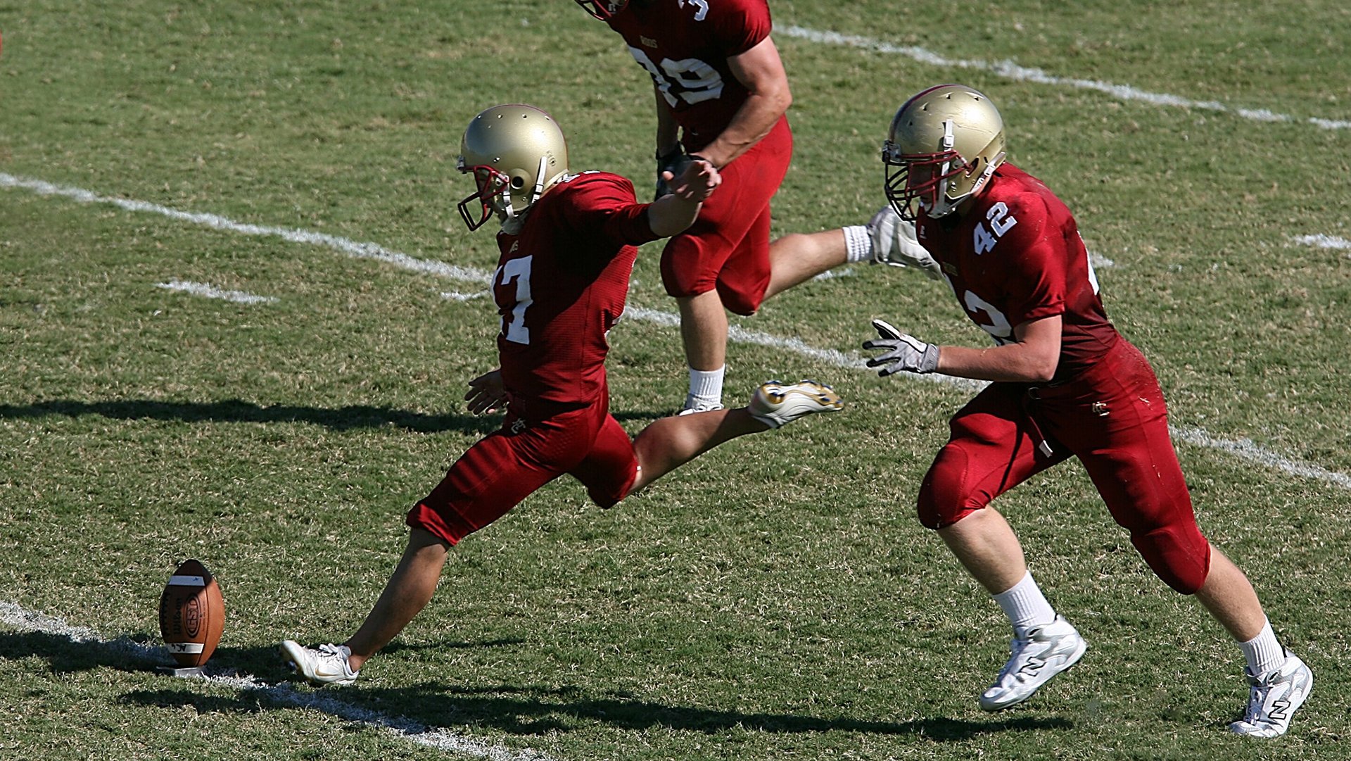 赛道烽火与绿茵狂飙，F1新赛季揭幕战与卡塔尔足球横扫新西兰的双重奏